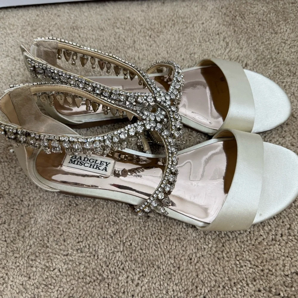 Badgley Mischka Crystal Embellished Ivory Satin Sandals Wedding Formal - Picture 3 of 12